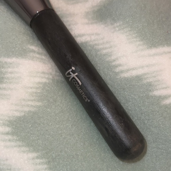 It cosmetics heavenly luxe complexion master brush - Picture 2 of 5